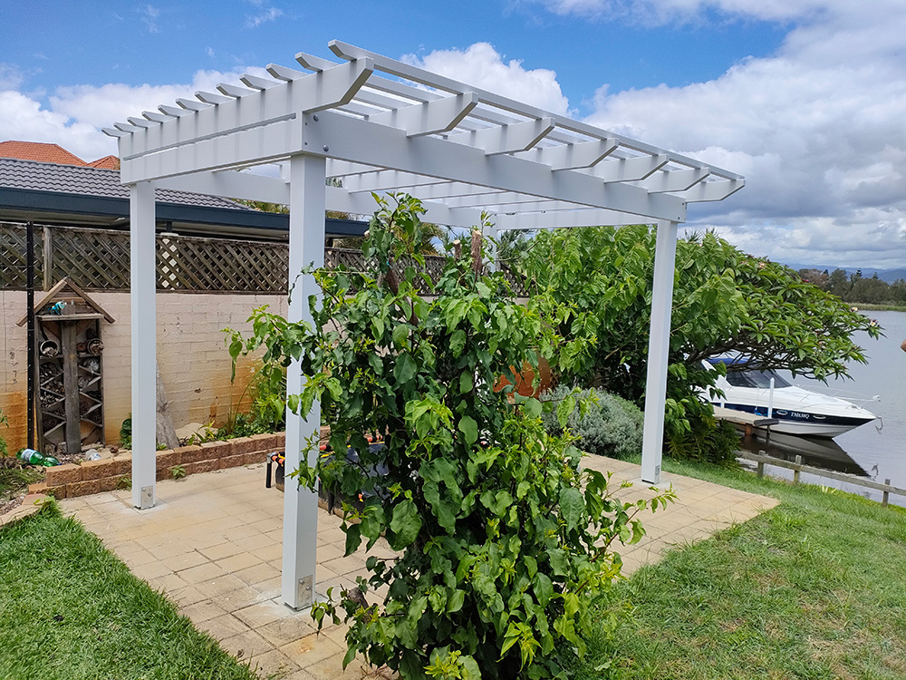 This Pergola has been set on an existing entertainment area and overlooks the Canal in Clear Island Waters on the Gold Coast.